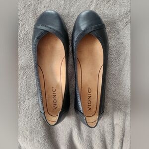 Ladies Size 7 Vionic Ballet flatd
